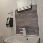 Ensuite Room In Family Home Sketty 5